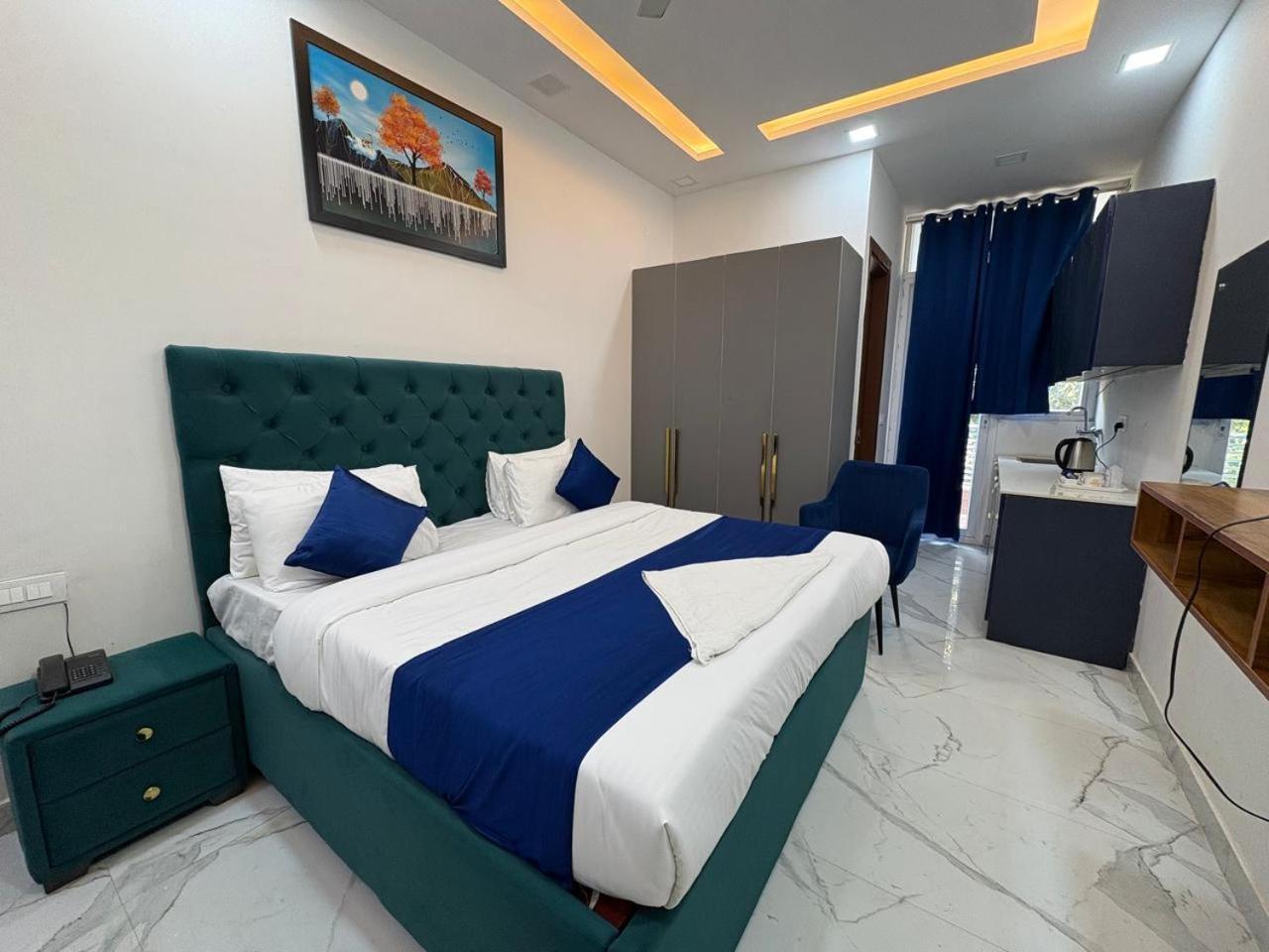 Pacific Inn Eco Central Gurgaon Exterior photo