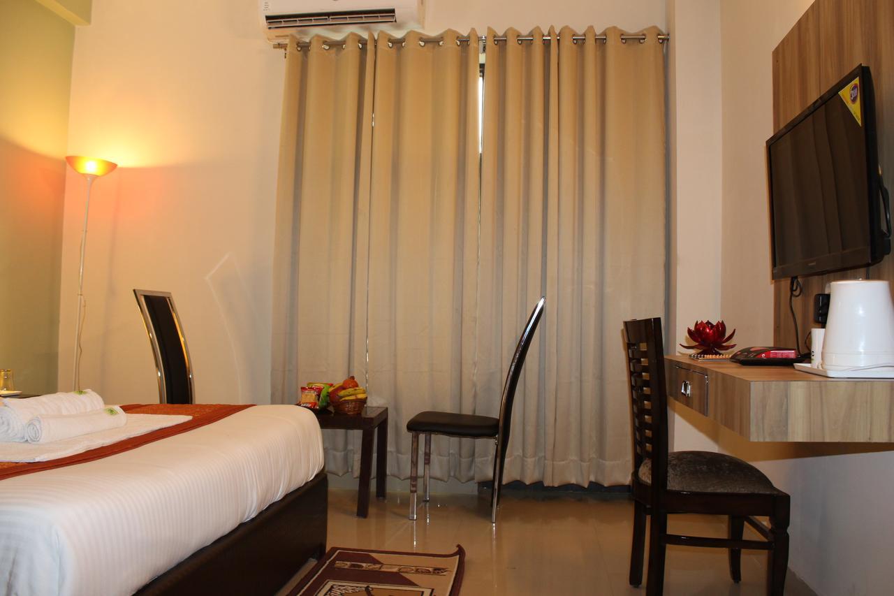 Pacific Inn Eco Central Gurgaon Exterior photo